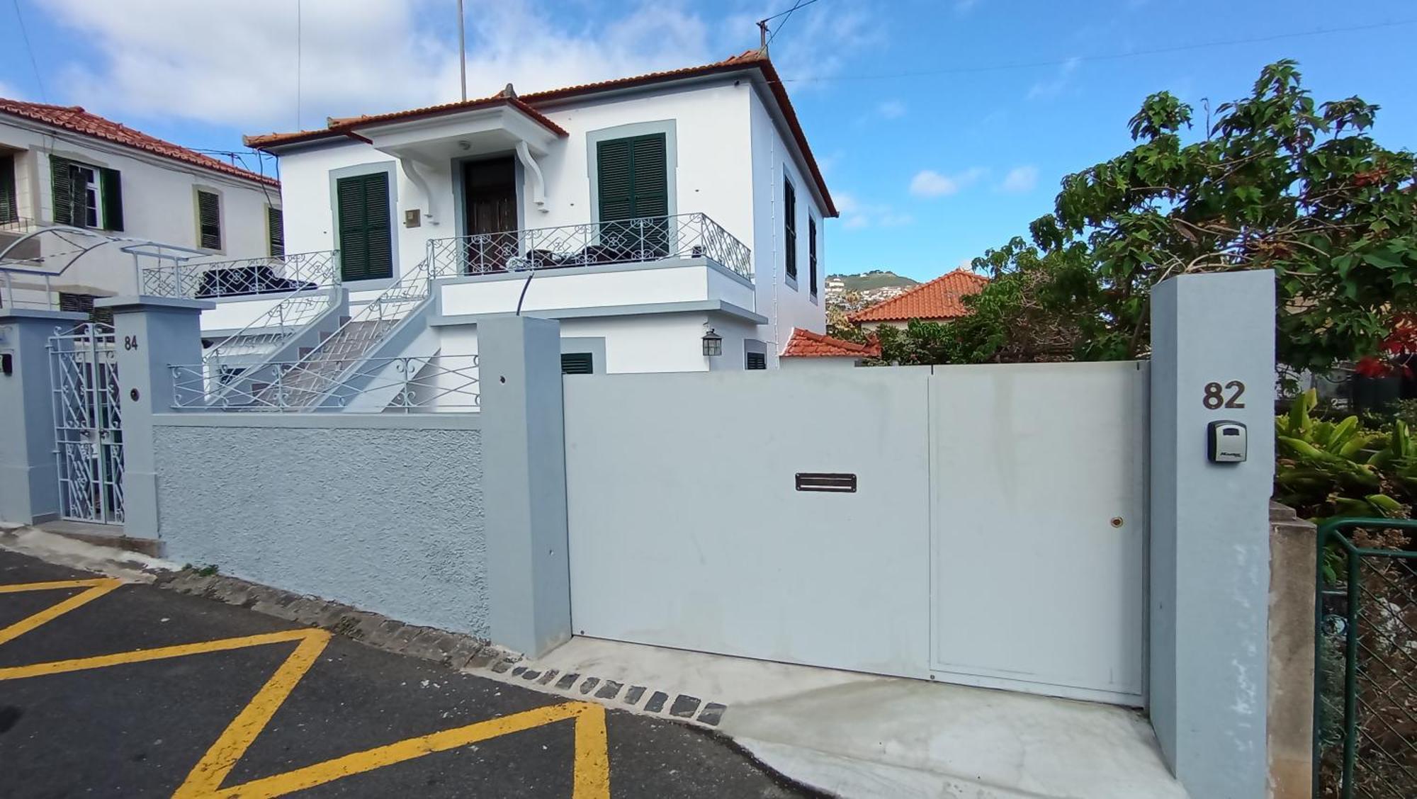 Bus Stop House 82 Funchal  Exterior photo